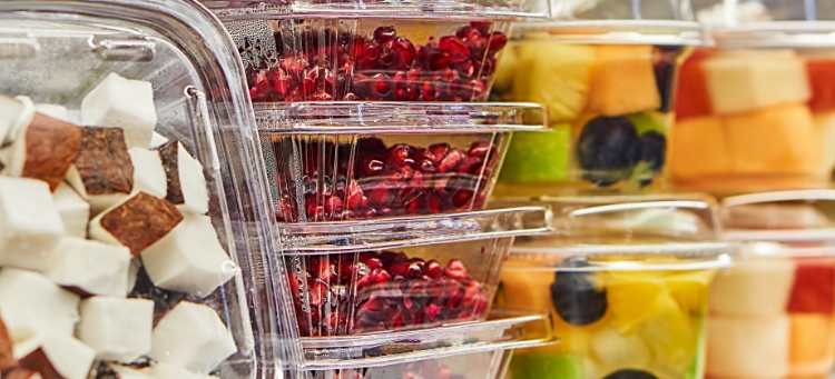 Fresh-Cut-Produkte stehen fertig abgepackt zum schnellen Verzehr bereit.